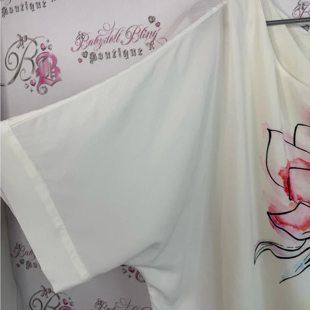 Laura top blouse flower design Elegant Floral Blouse with Artistic Design